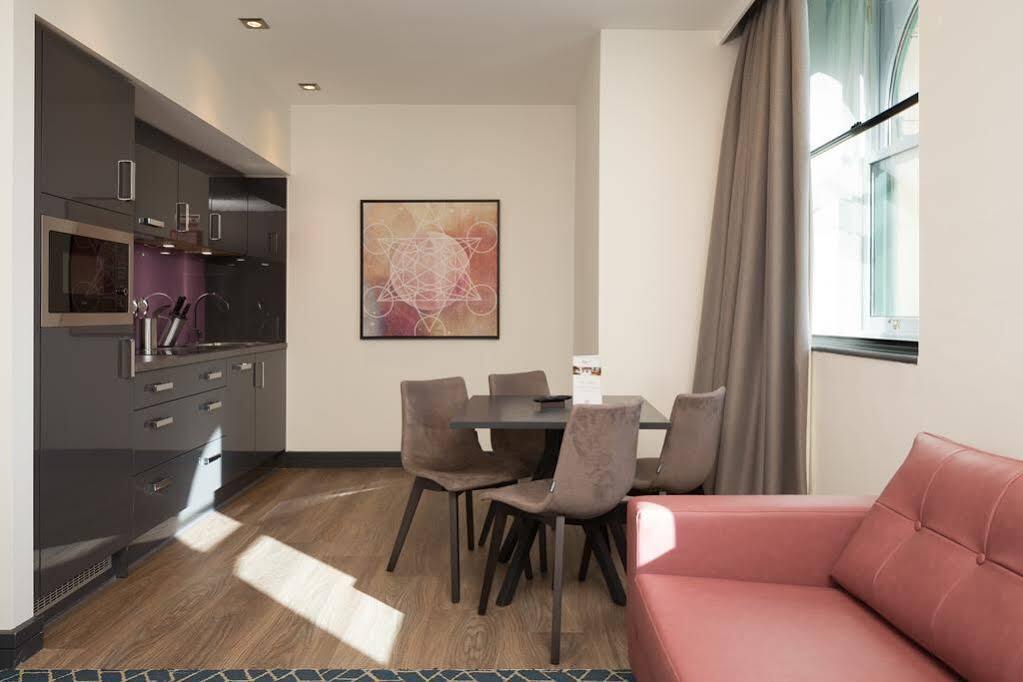 Roomzzz Manchester Victoria Ngoại thất bức ảnh