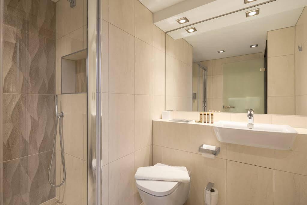 Roomzzz Manchester Victoria Ngoại thất bức ảnh